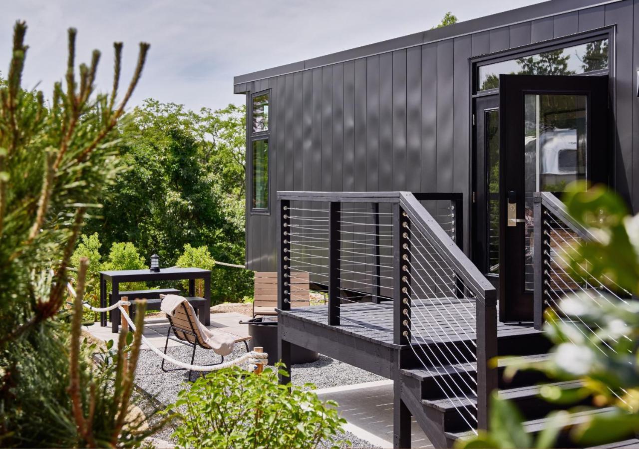 Отель Autocamp Cape Cod Фолмут Экстерьер фото