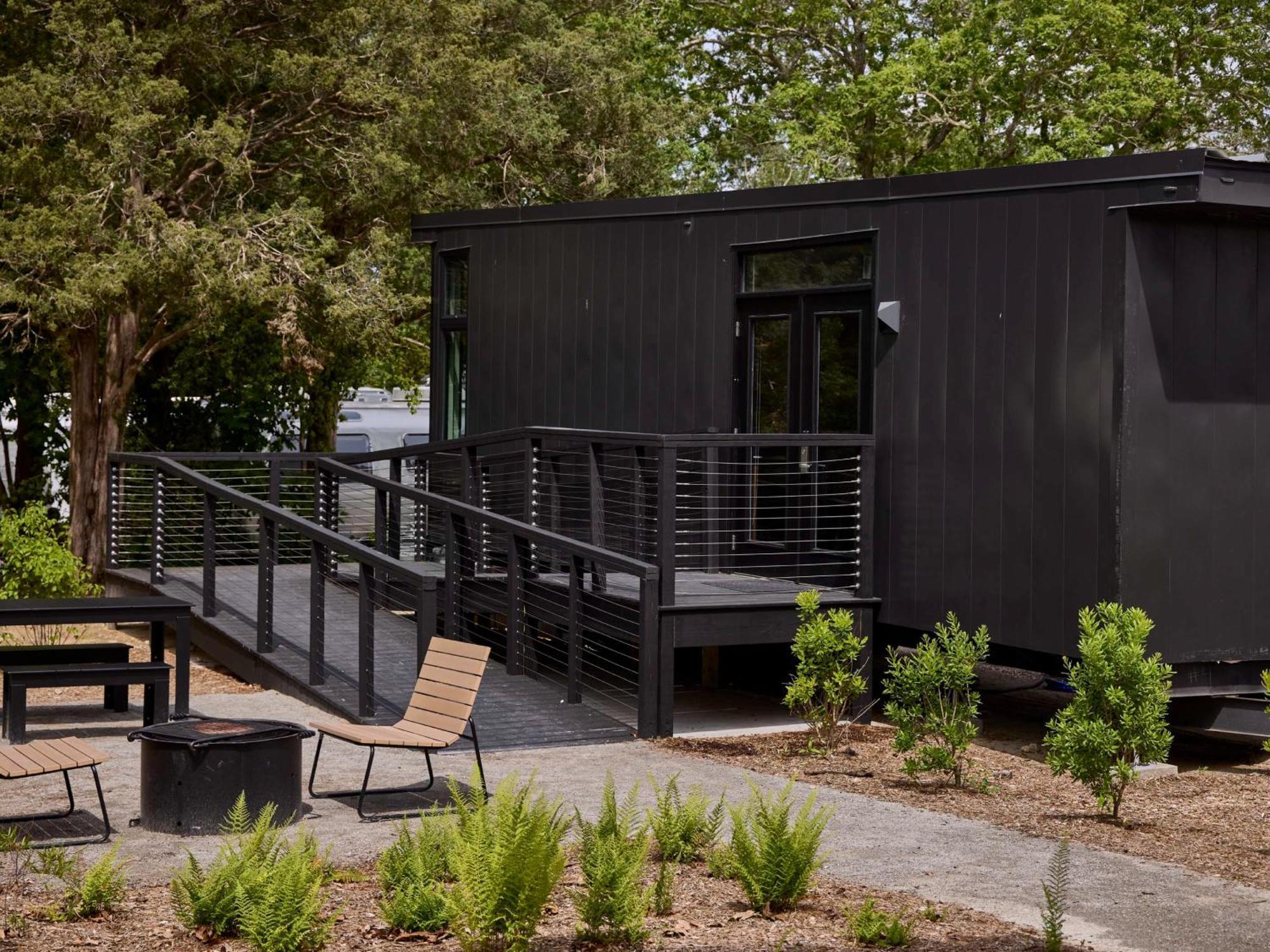 Отель Autocamp Cape Cod Фолмут Экстерьер фото